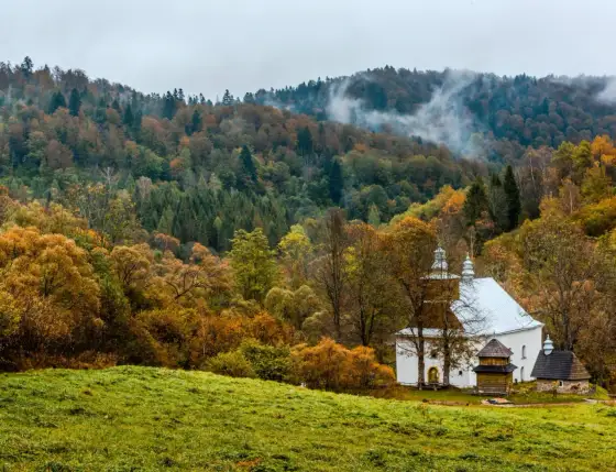 Cerkiew w Łopience - Spokojna wędrówka w Bieszczadach